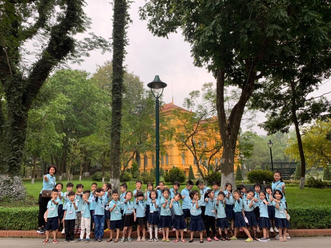 Cảm xúc ngày chia tay các bé MGL