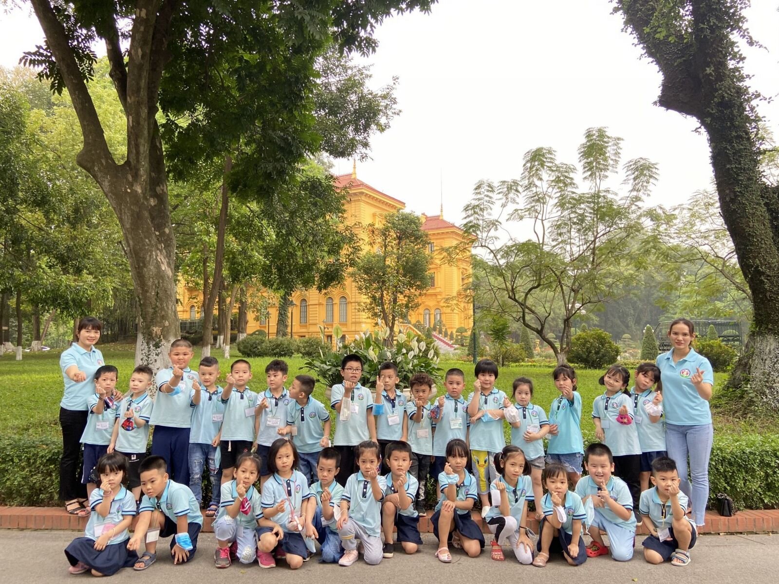 Cảm xúc ngày chia tay các bé MGL