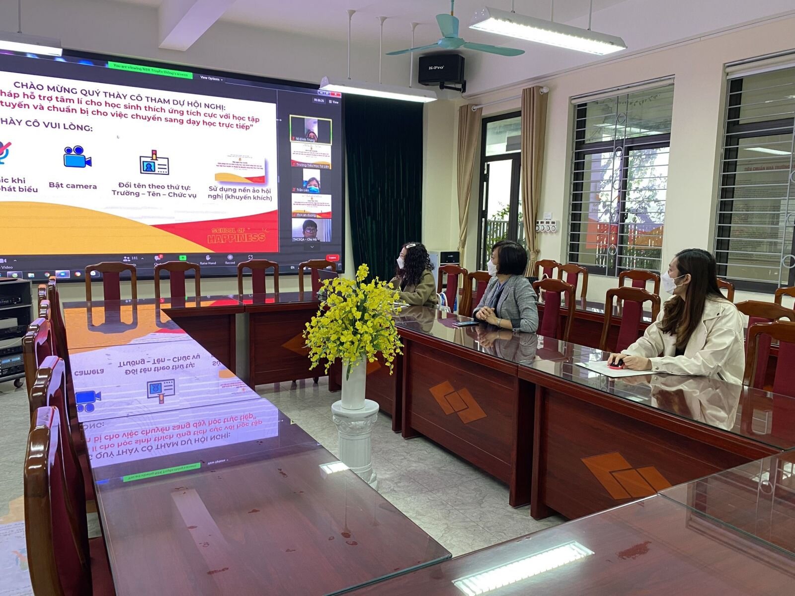 TRƯỜNG TH TỨ LIÊN: THAM GIA TẬP HUẤN 