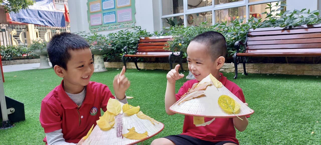 Sắc thu trên nón lá 🍁 🍁 🍁