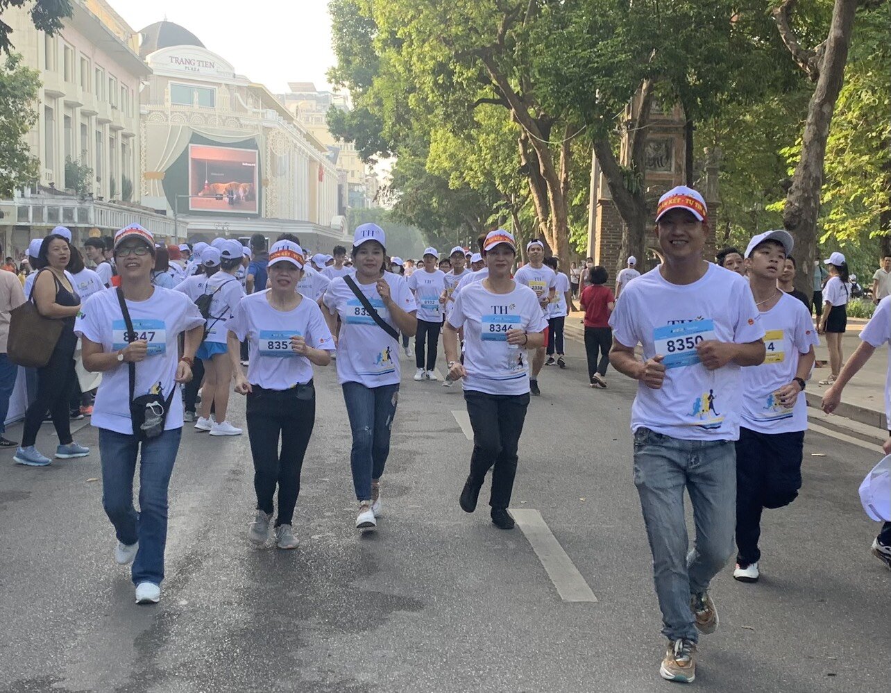 Cán bộ giáo viên nhân viên nhà trường tham gia giải chạy “S-RACE 2022” Chào mừng 40 năm ngày Nhà giáo Việt Nam 20/11 tại Hồ Hoàn Kiếm