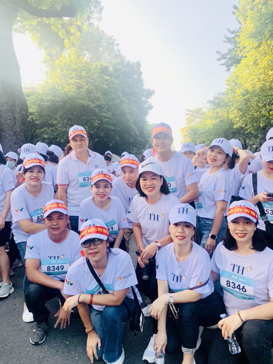 Cán bộ giáo viên nhân viên nhà trường tham gia giải chạy “S-RACE 2022” Chào mừng 40 năm ngày Nhà giáo Việt Nam 20/11 tại Hồ Hoàn Kiếm