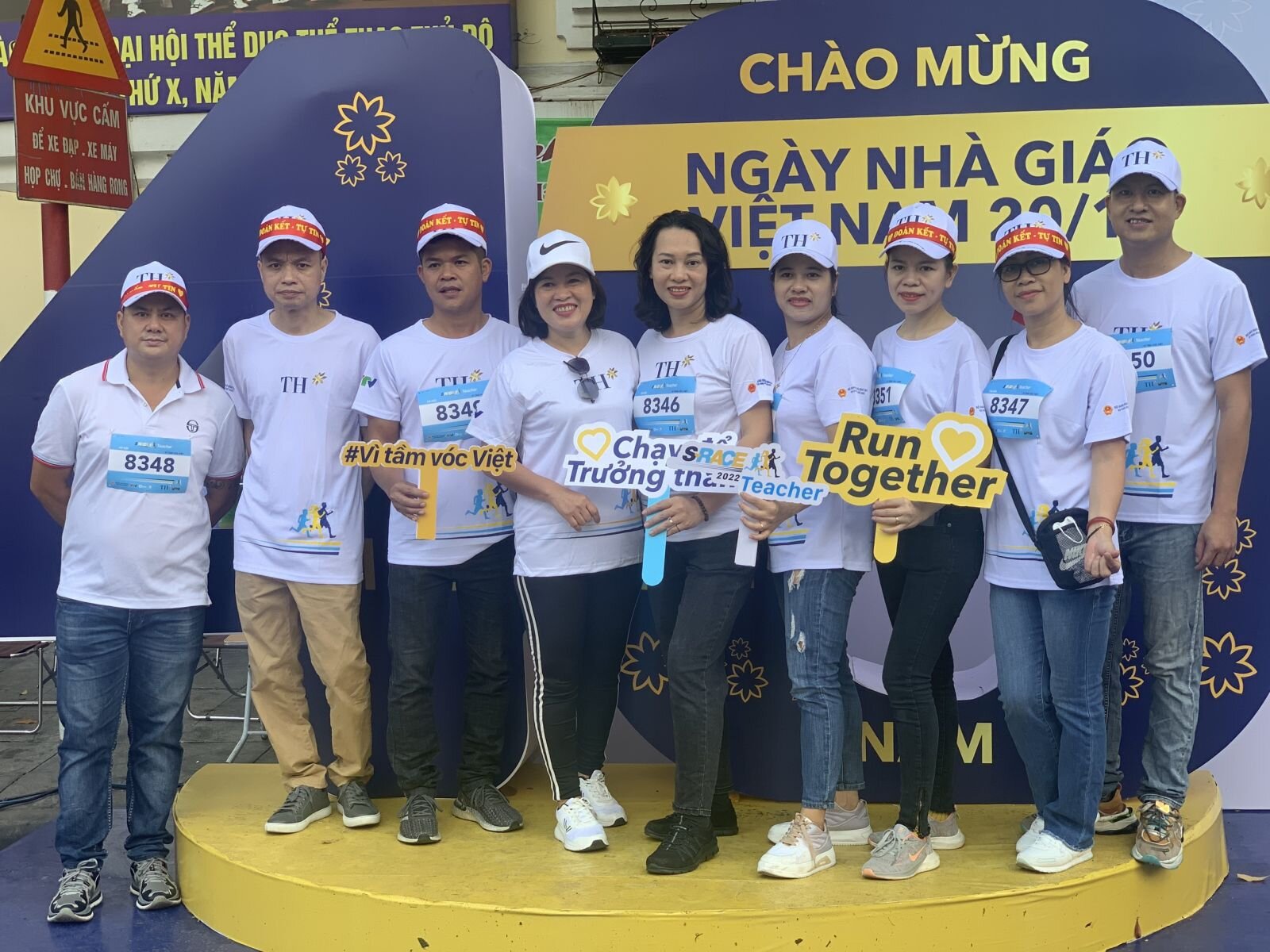 Cán bộ giáo viên nhân viên nhà trường tham gia giải chạy “S-RACE 2022” Chào mừng 40 năm ngày Nhà giáo Việt Nam 20/11 tại Hồ Hoàn Kiếm