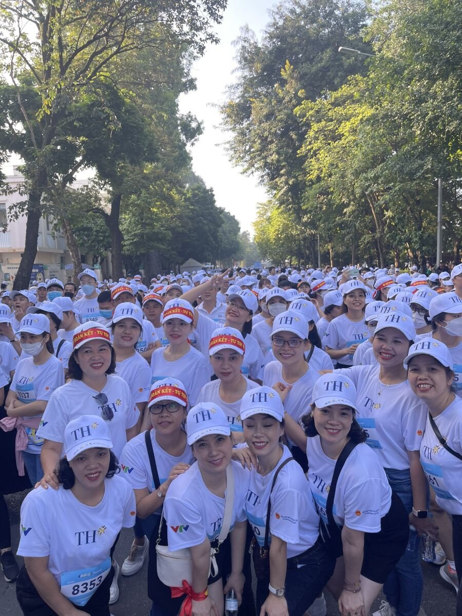 Cán bộ giáo viên nhân viên nhà trường tham gia giải chạy “S-RACE 2022” Chào mừng 40 năm ngày Nhà giáo Việt Nam 20/11 tại Hồ Hoàn Kiếm