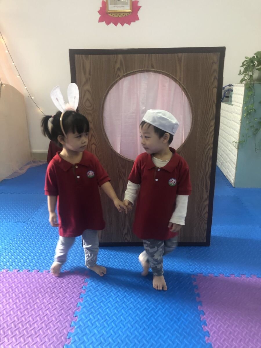 Truyện: Ai gõ cửa đấy.