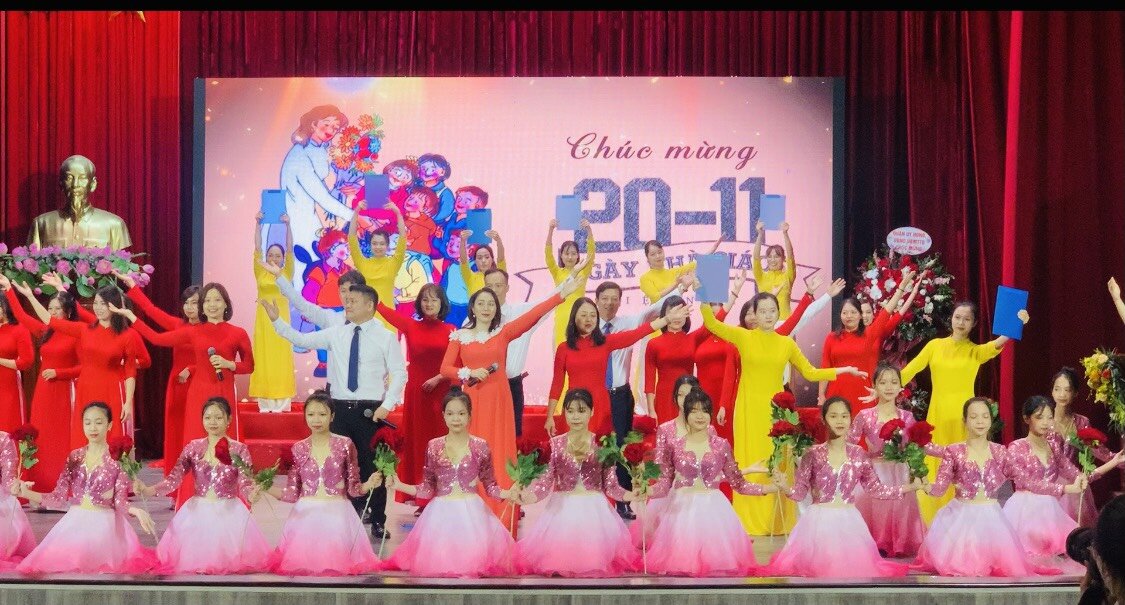 SÁNG NGÀY 17/11/2022 UBND QUẬN TÂY HỒ TỔ CHỨC LỄ KỶ NIỆM 40 NĂM NGÀY NHÀ GIÁO VIỆT NAM (20/11/1982-20/11/2022).