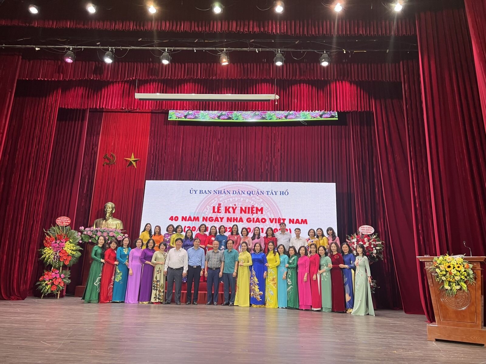 SÁNG NGÀY 17/11/2022 UBND QUẬN TÂY HỒ TỔ CHỨC LỄ KỶ NIỆM 40 NĂM NGÀY NHÀ GIÁO VIỆT NAM (20/11/1982-20/11/2022).