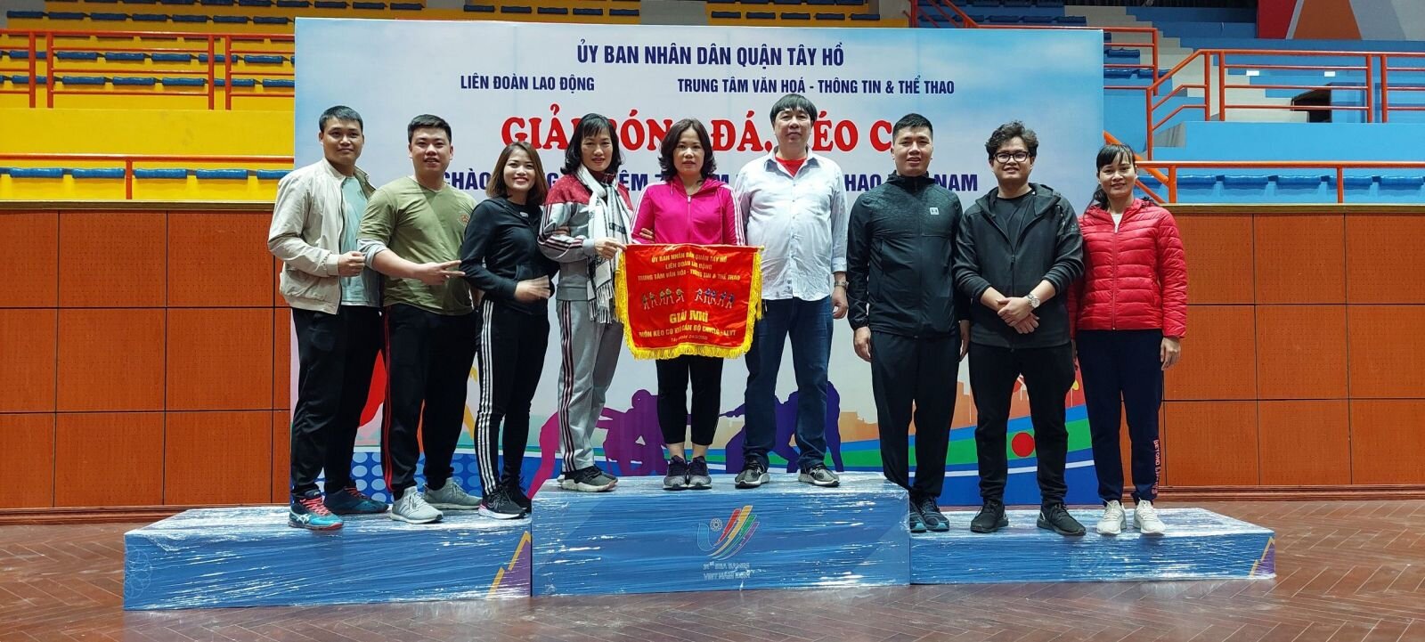 Chúc  mừng Đội tuyển bóng đá và kéo co nam nữ ngành GDĐT Tây Hồ trong Hội khỏe Phù đổng lần thứ VI quận Tây Hô