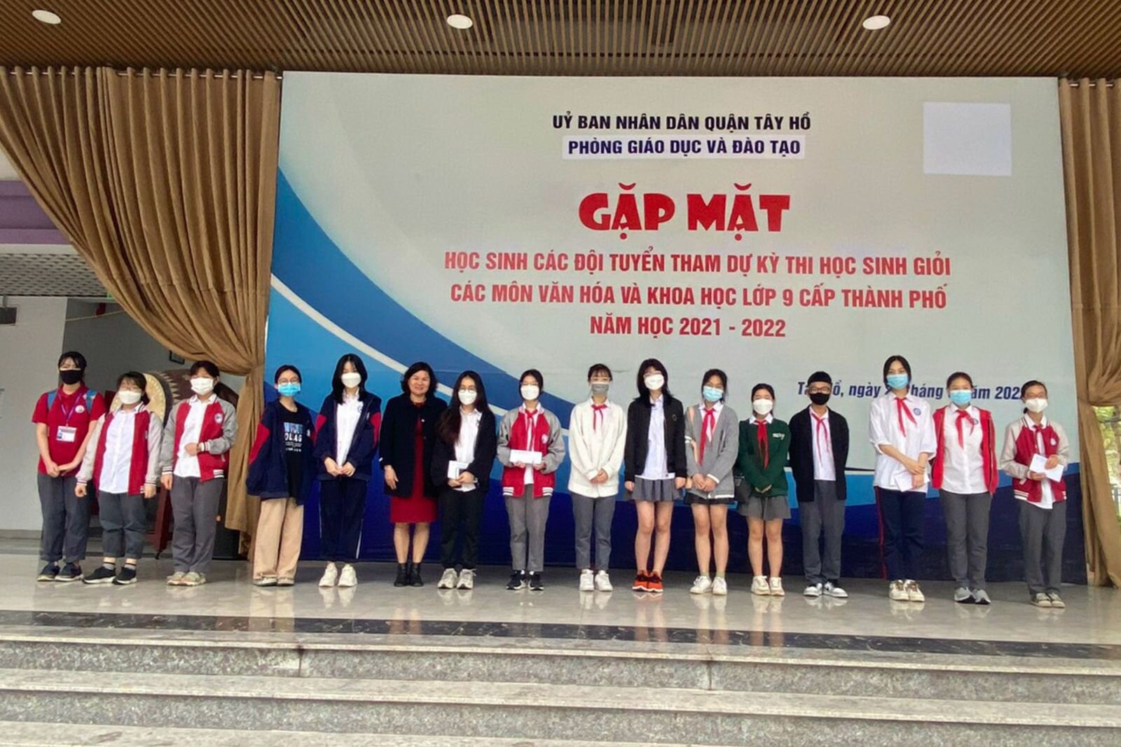 Ngành Giáo dục và Đào tạo quận Tây Hồ tổ chức gặp mặt các đội tuyển tham dự kỳ thi học sinh giỏi cấp thành phố năm học 2021-2022