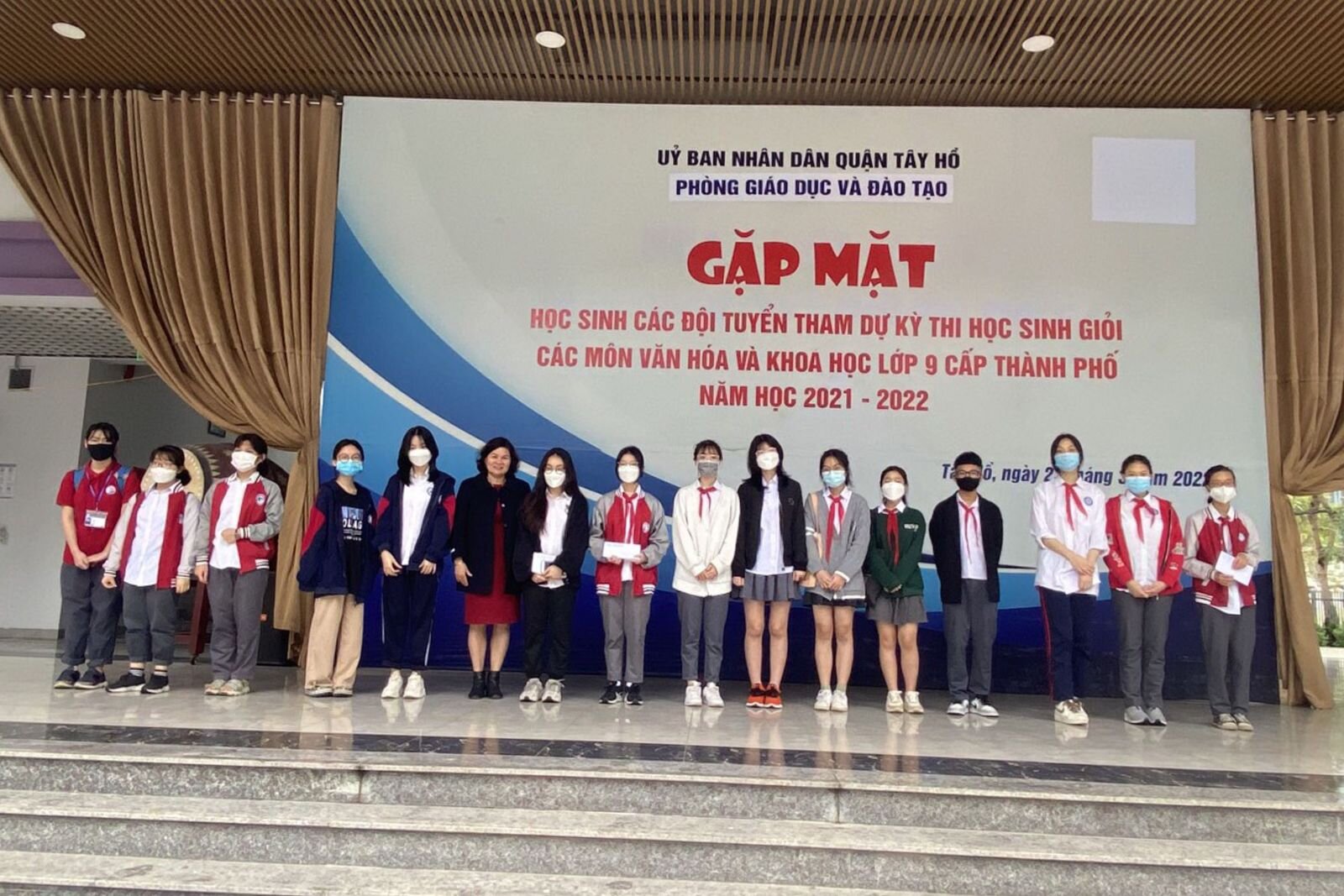 Ngành Giáo dục và Đào tạo quận Tây Hồ tổ chức gặp mặt các đội tuyển tham dự kỳ thi học sinh giỏi cấp thành phố năm học 2021-2022