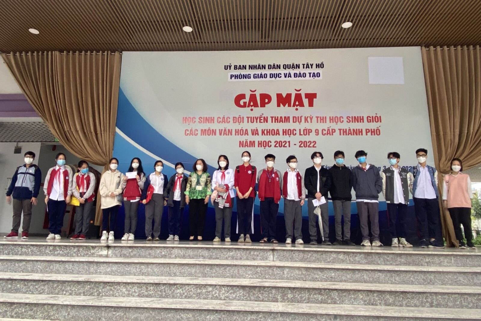 Ngành Giáo dục và Đào tạo quận Tây Hồ tổ chức gặp mặt các đội tuyển tham dự kỳ thi học sinh giỏi cấp thành phố năm học 2021-2022