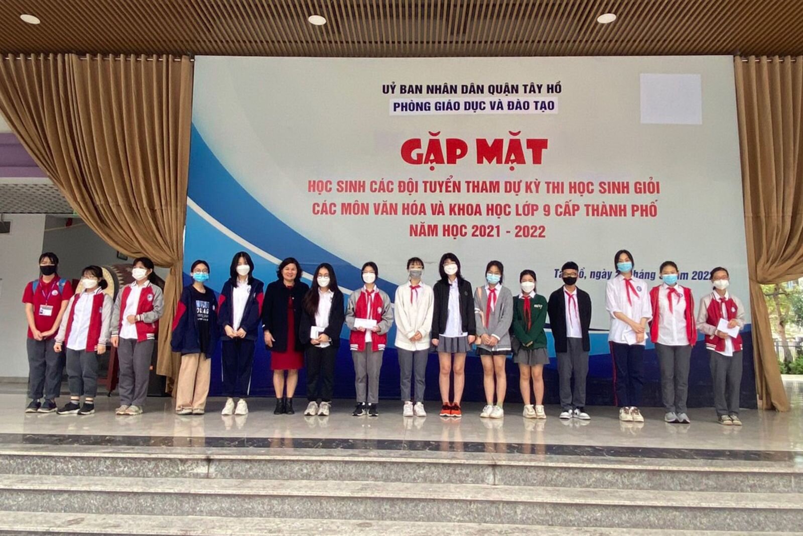 Ngành Giáo dục và Đào tạo quận Tây Hồ tổ chức gặp mặt các đội tuyển tham dự kỳ thi học sinh giỏi cấp thành phố năm học 2021-2022