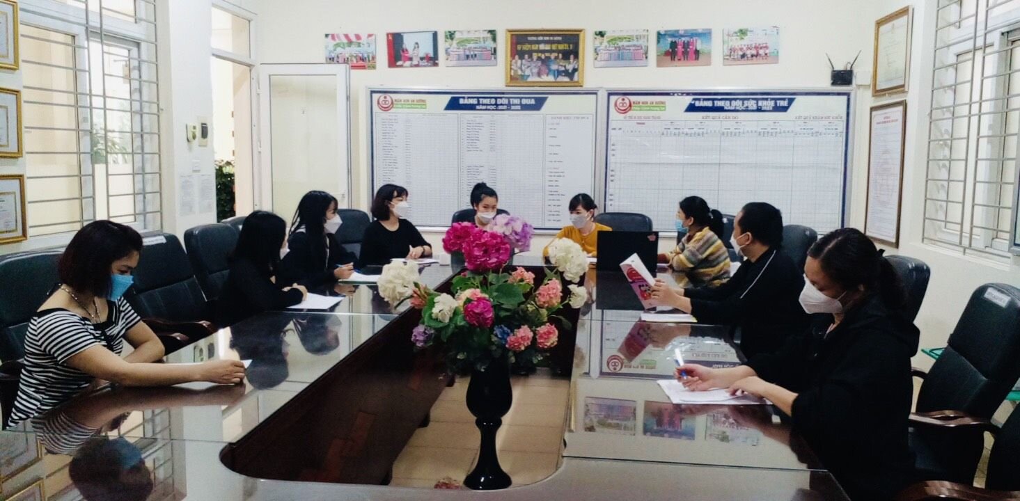 Lớp bồi dưỡng kĩ năng làm việc chuyên nghiệp” cho cán bộ quản lí, nhân viên nuôi dưỡng các trường mầm non