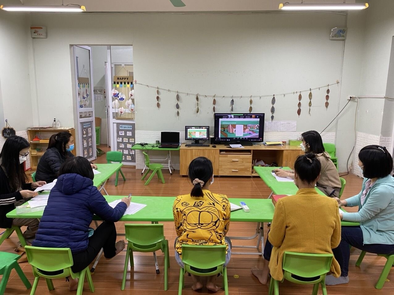 Lớp bồi dưỡng kĩ năng làm việc chuyên nghiệp” cho cán bộ quản lí, nhân viên nuôi dưỡng các trường mầm non