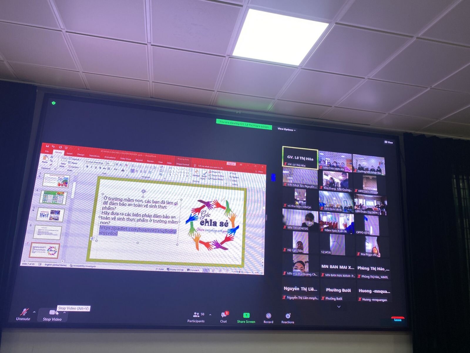 Lớp bồi dưỡng kĩ năng làm việc chuyên nghiệp” cho cán bộ quản lí, nhân viên nuôi dưỡng các trường mầm non