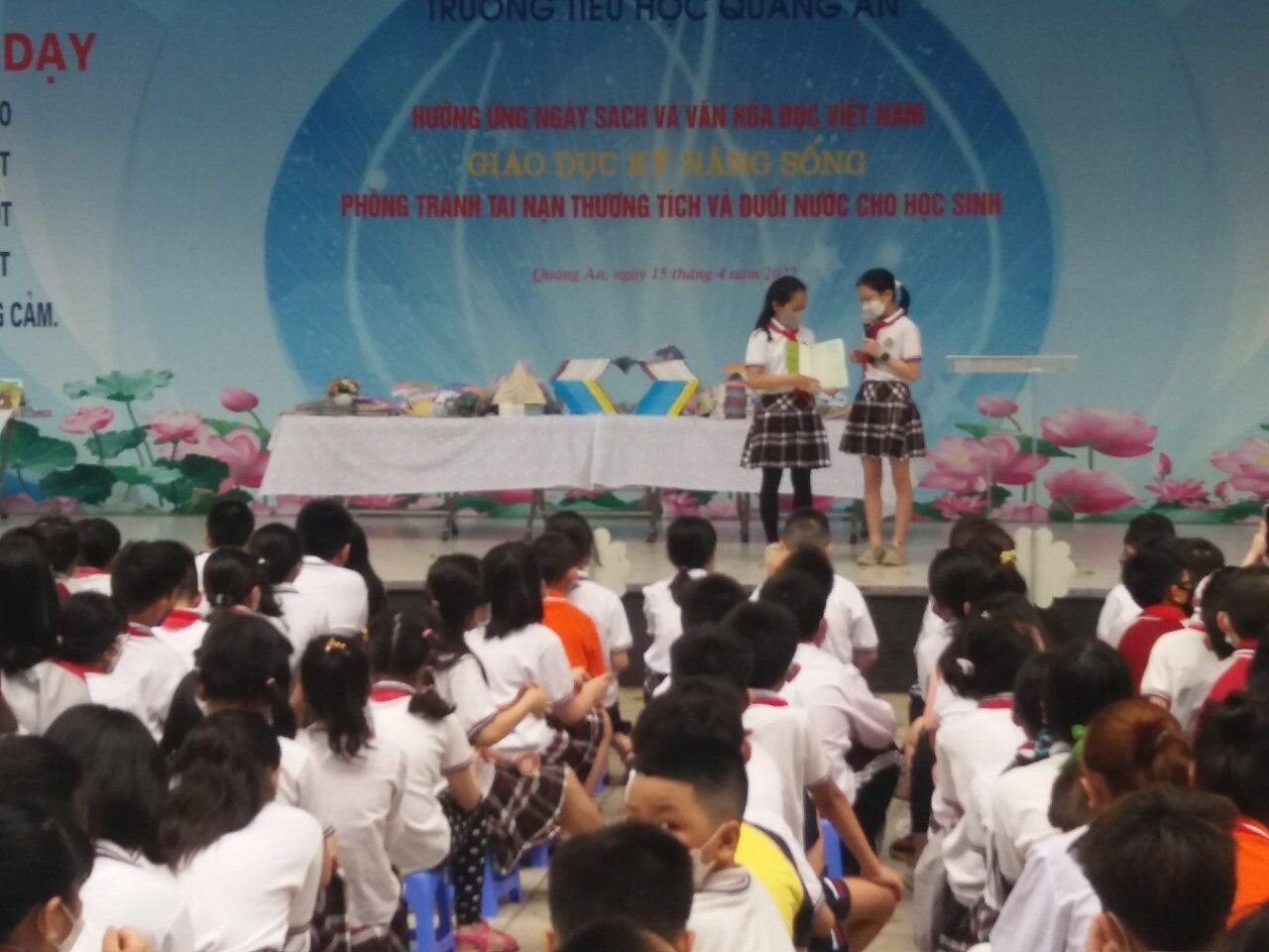 Giới thiệu sách tháng 4.