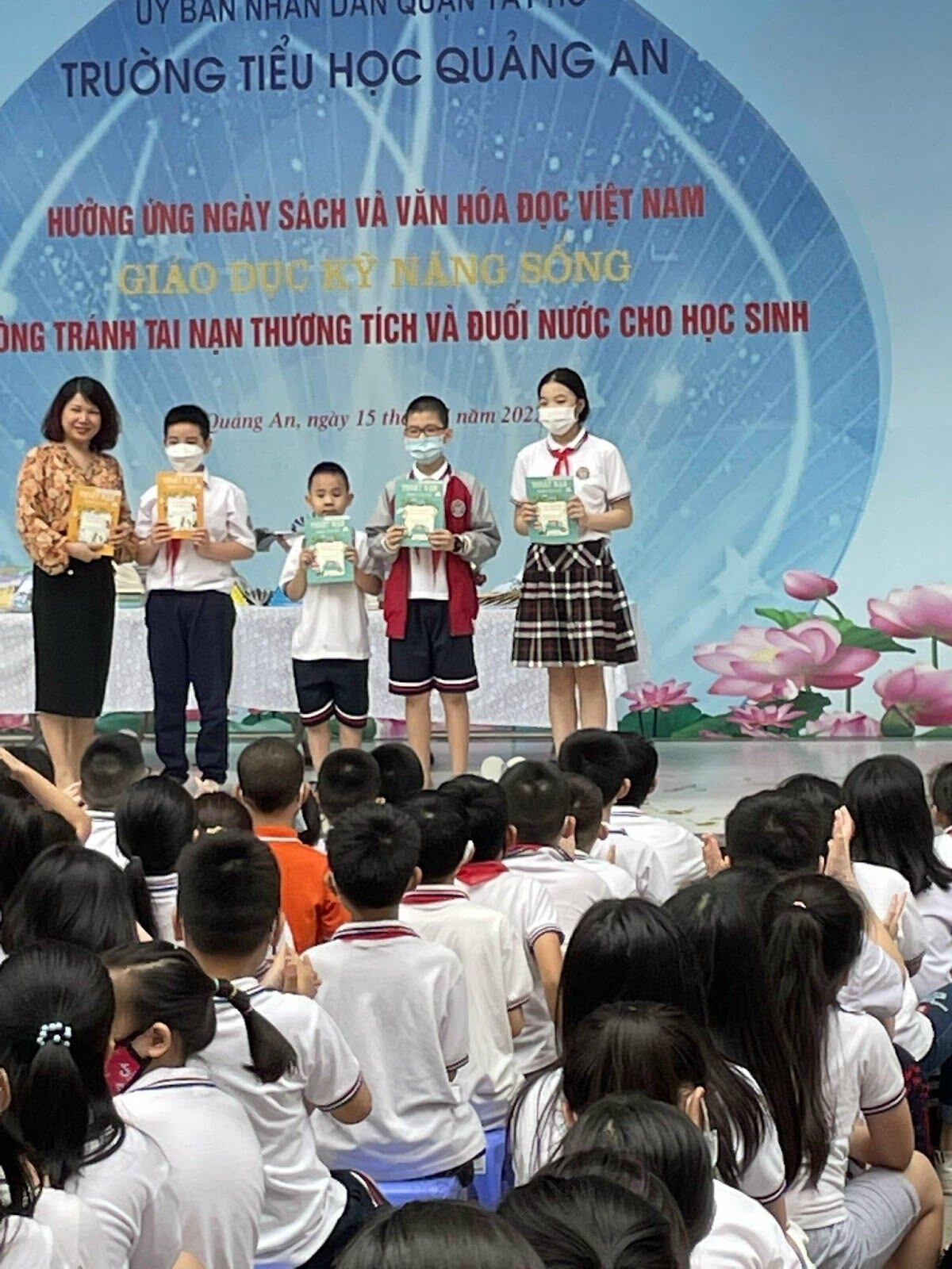 Giới thiệu sách tháng 4.