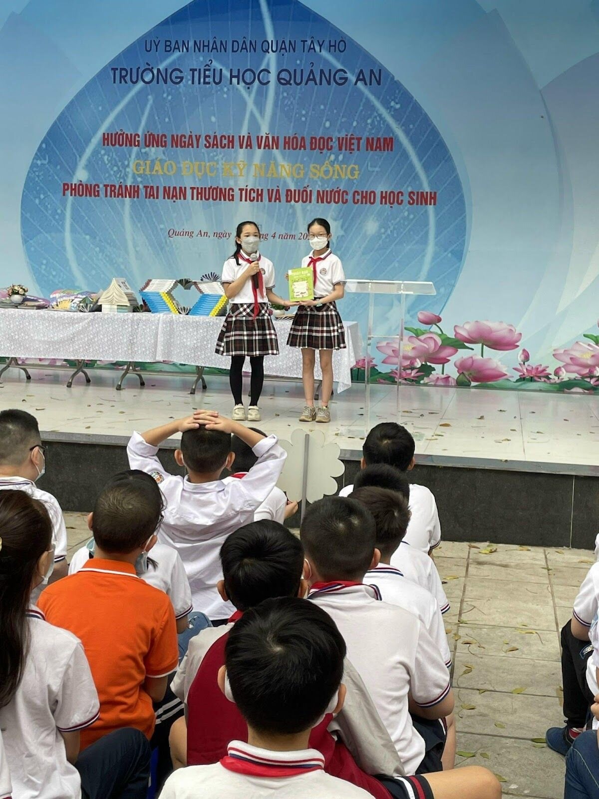 Giới thiệu sách tháng 4.