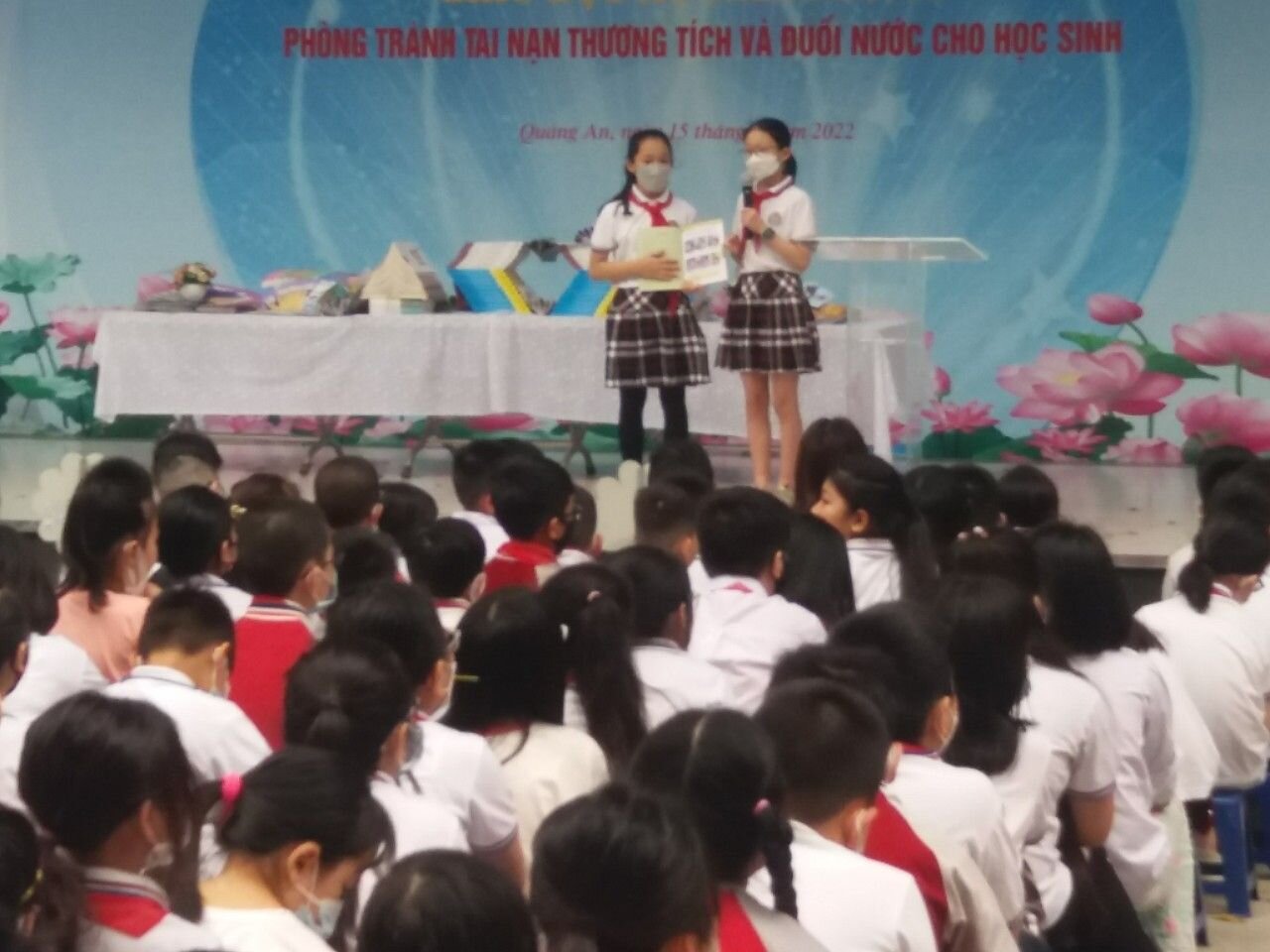 Giới thiệu sách tháng 4.