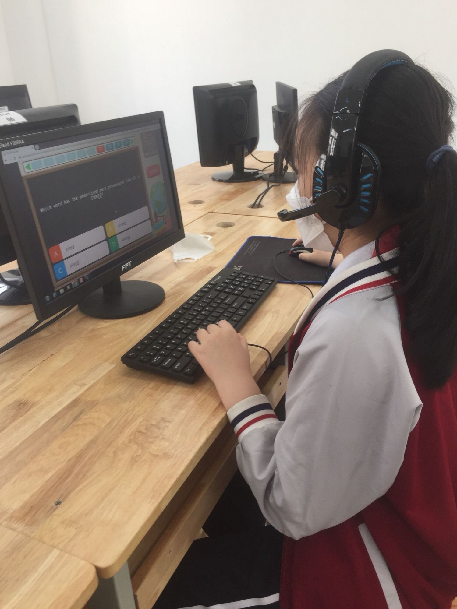 Học sinh Quảng An với sân chơi IOE.