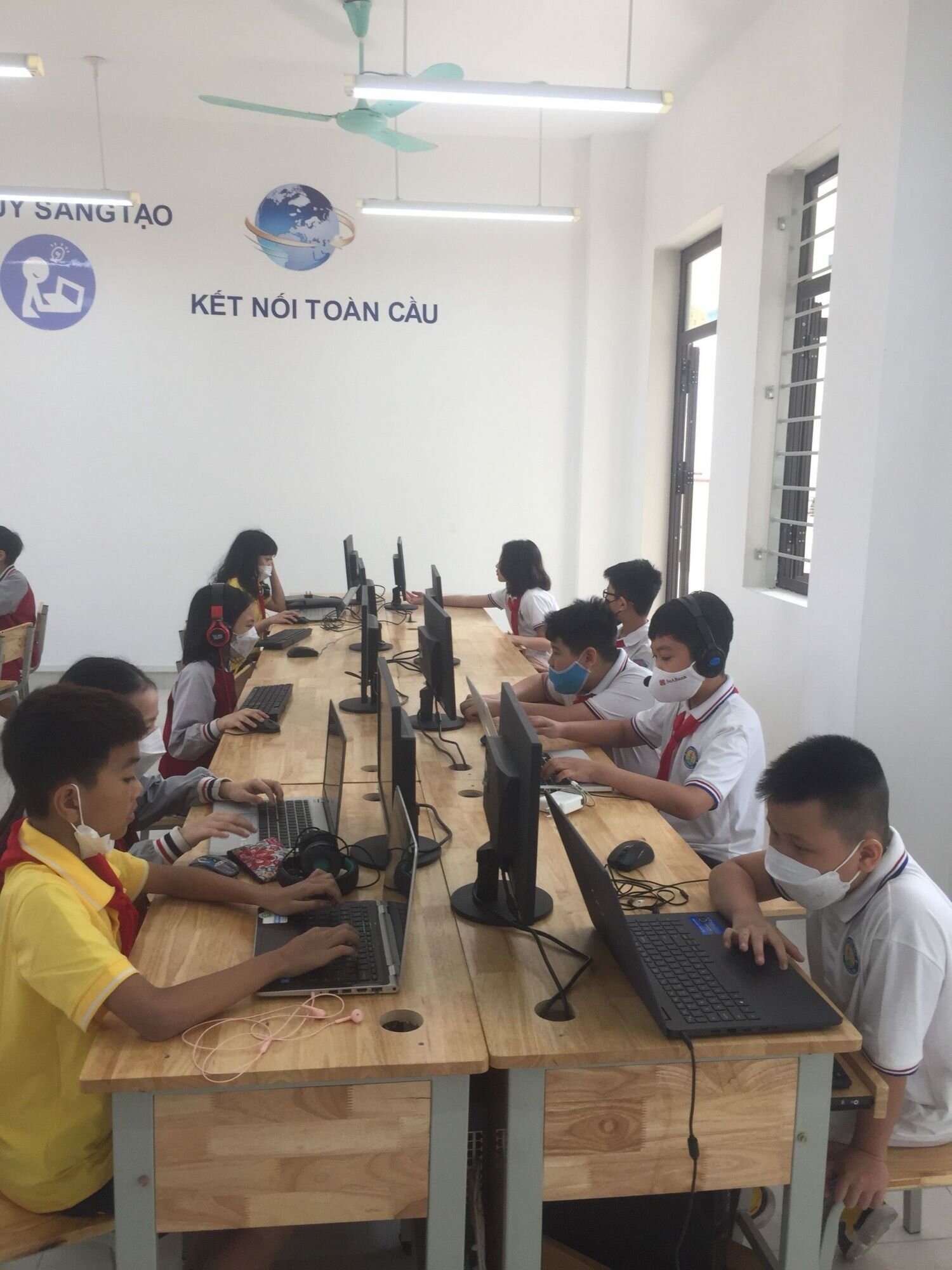 Học sinh Quảng An với sân chơi IOE.