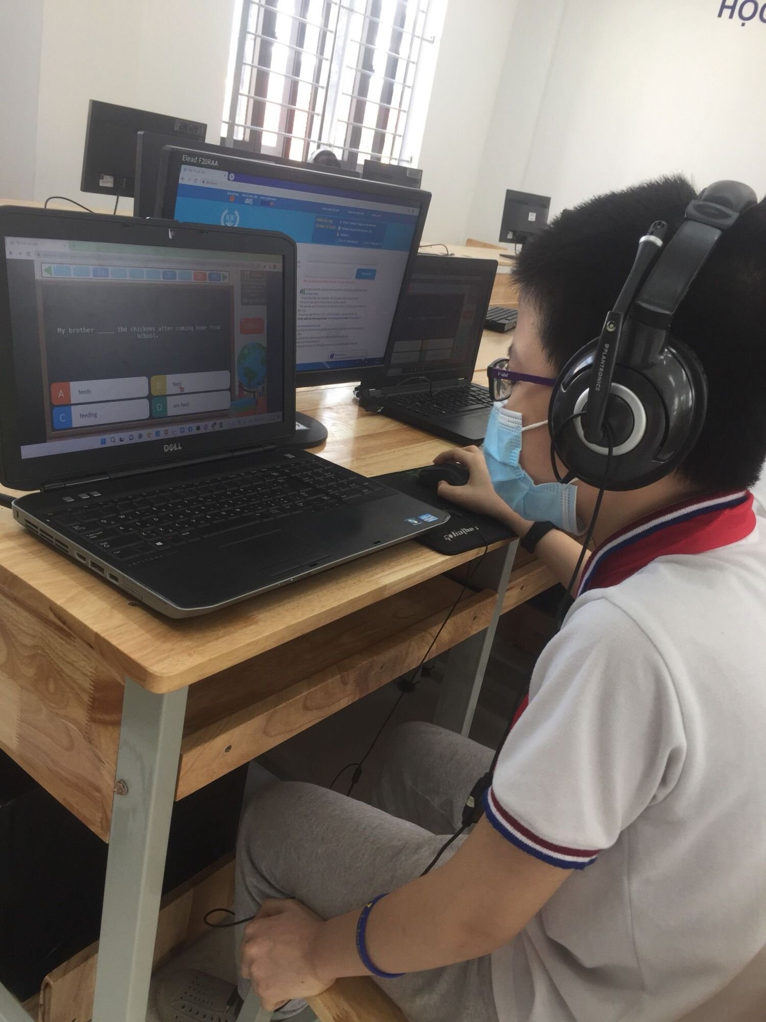 Học sinh Quảng An với sân chơi IOE.