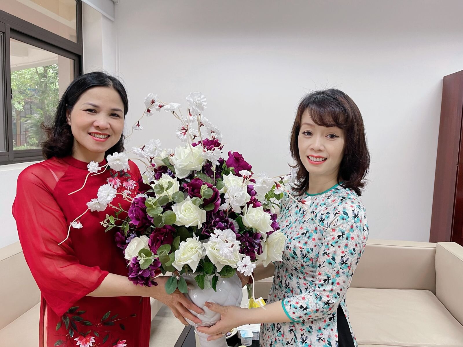 Học sinh MGL tham quan trường tiểu học