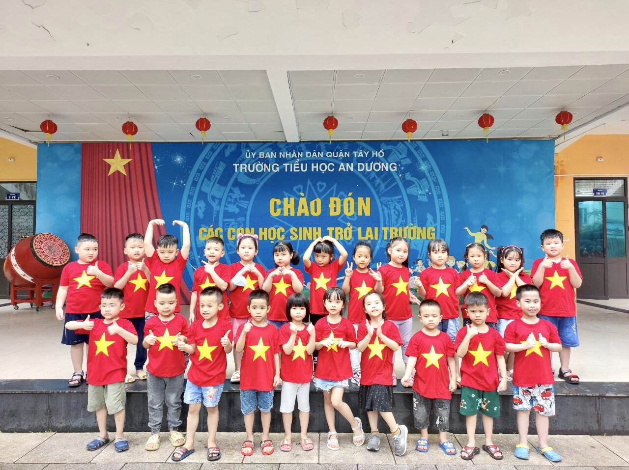 Học sinh MGL tham quan trường tiểu học