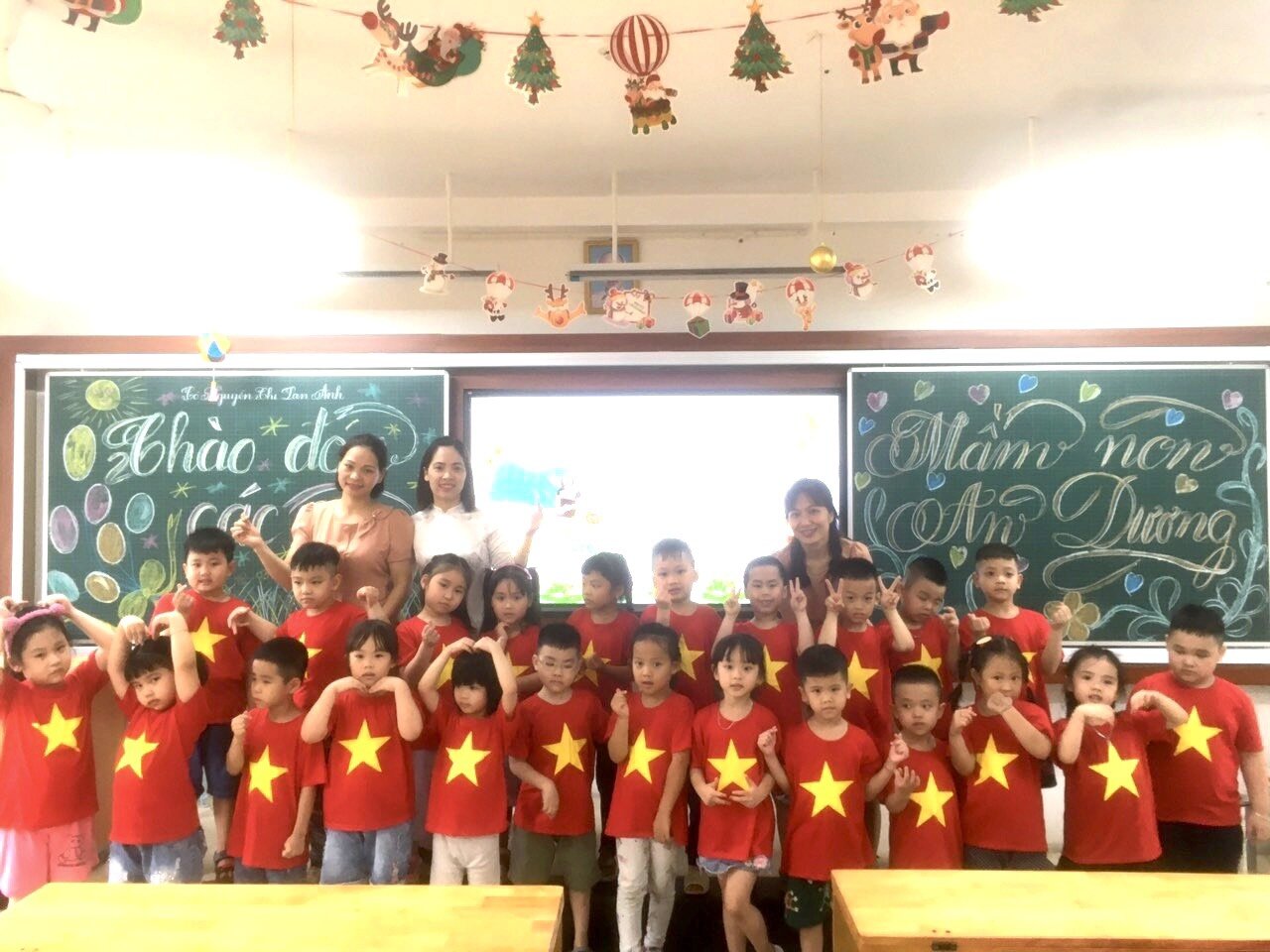 Học sinh MGL tham quan trường tiểu học