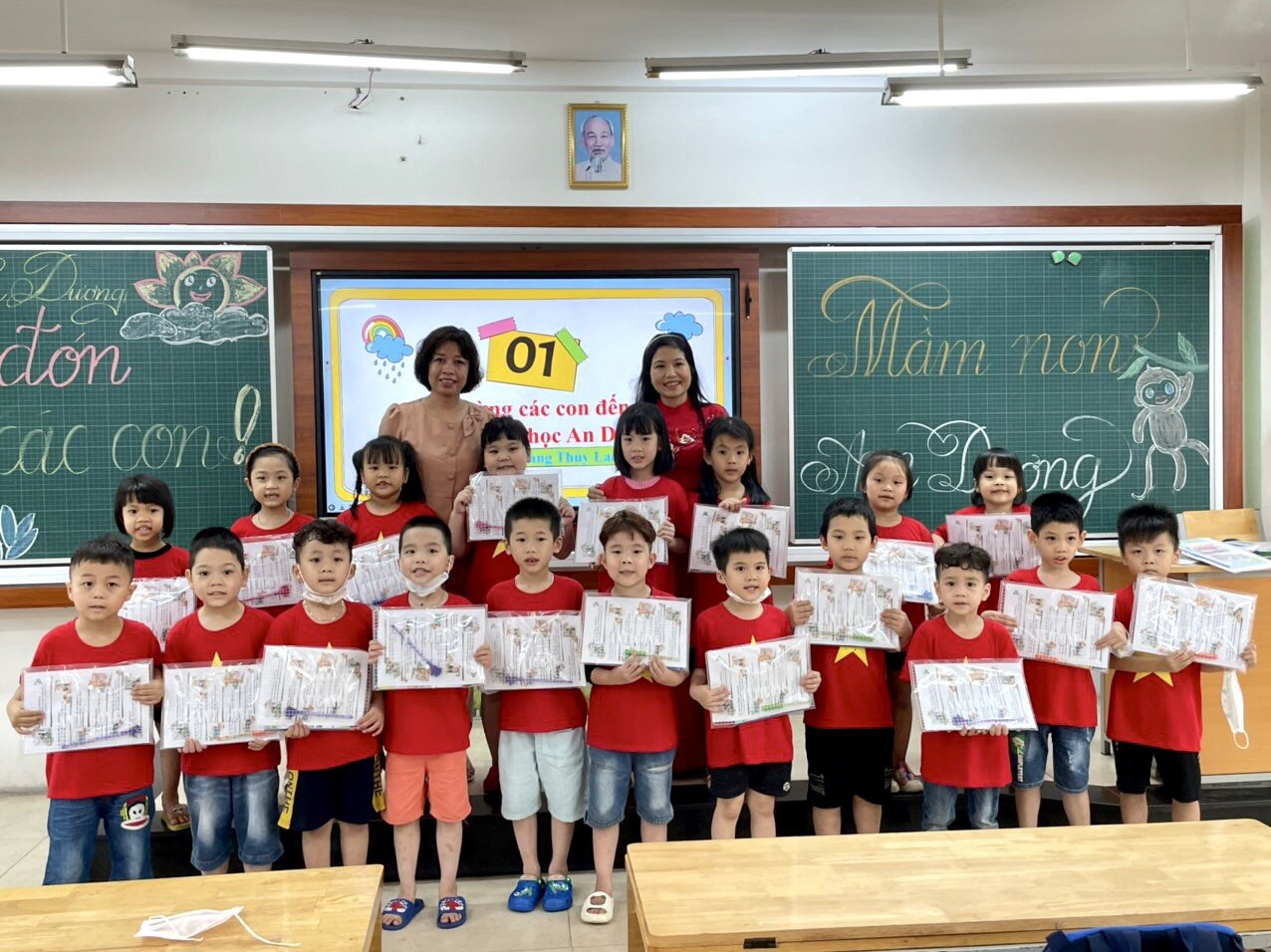 Học sinh MGL tham quan trường tiểu học