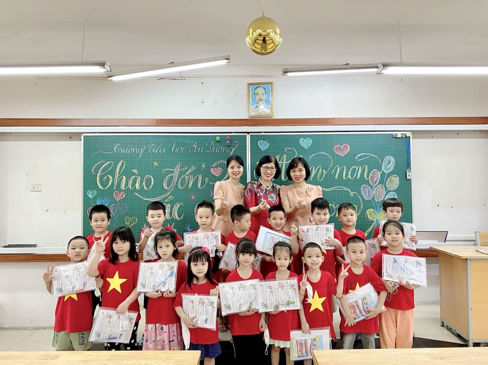 Học sinh MGL tham quan trường tiểu học