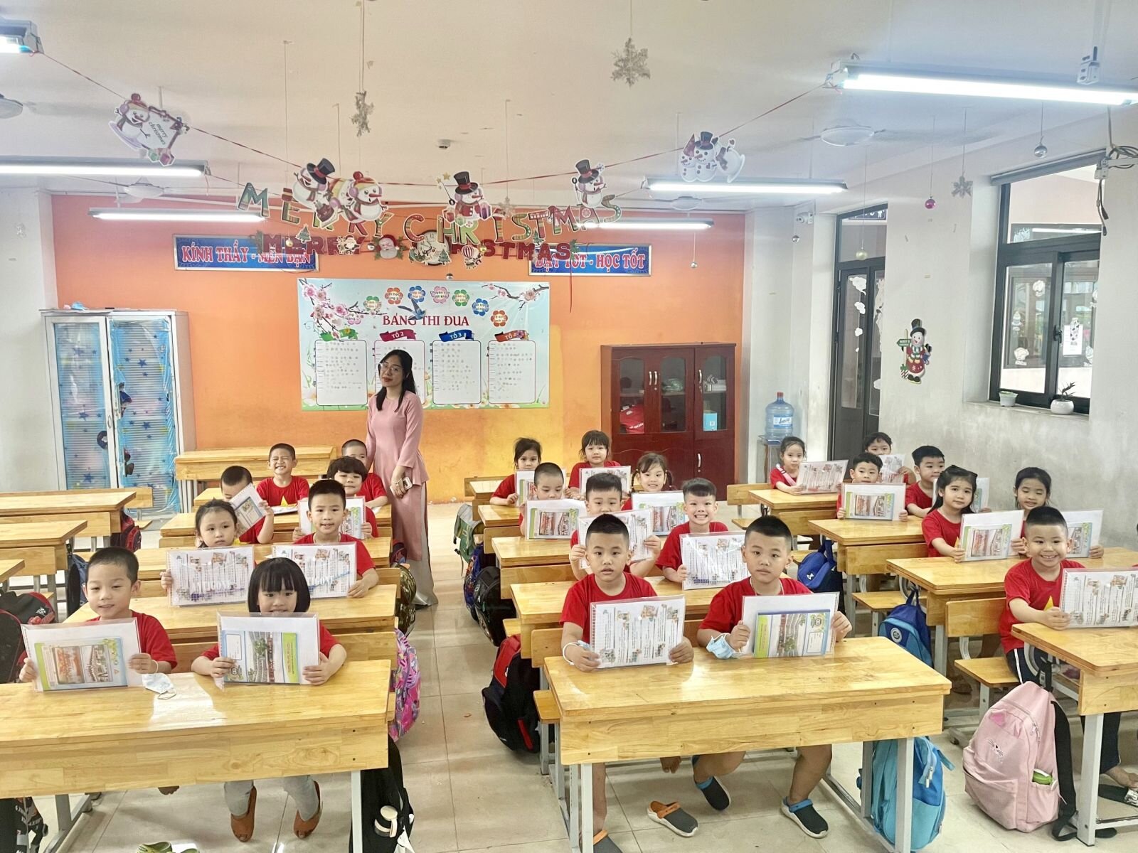 Học sinh MGL tham quan trường tiểu học