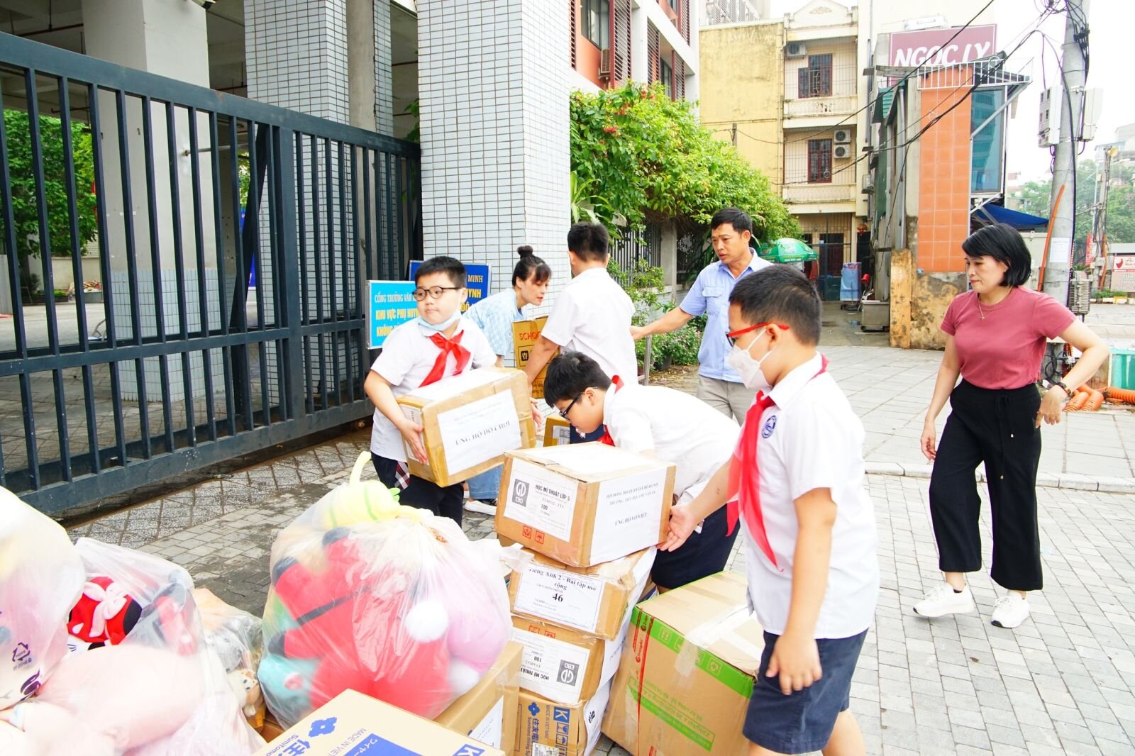 TỦ SÁCH YÊU THƯƠNG