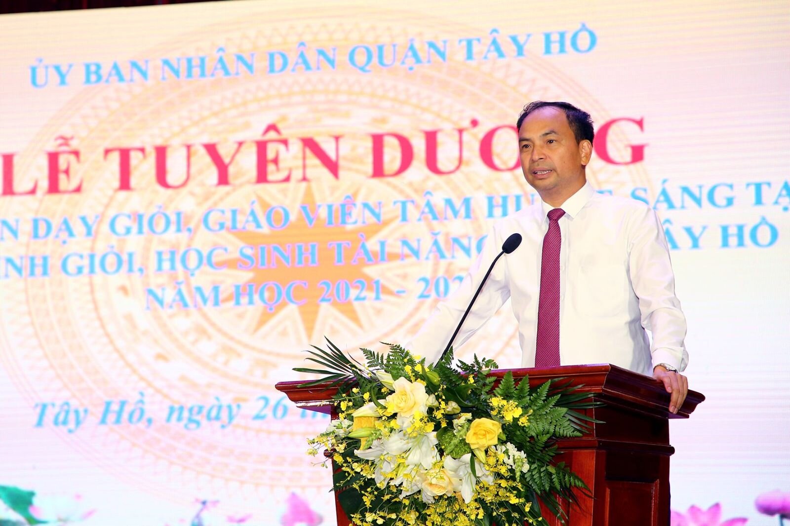 Tổ chức Lễ tuyên dương khen thưởng Giáo viên dạy giỏi, tâm huyết, sáng tạo; Học sinh tài năng năm học 2021-2022 trên địa bàn quận Tây Hồ