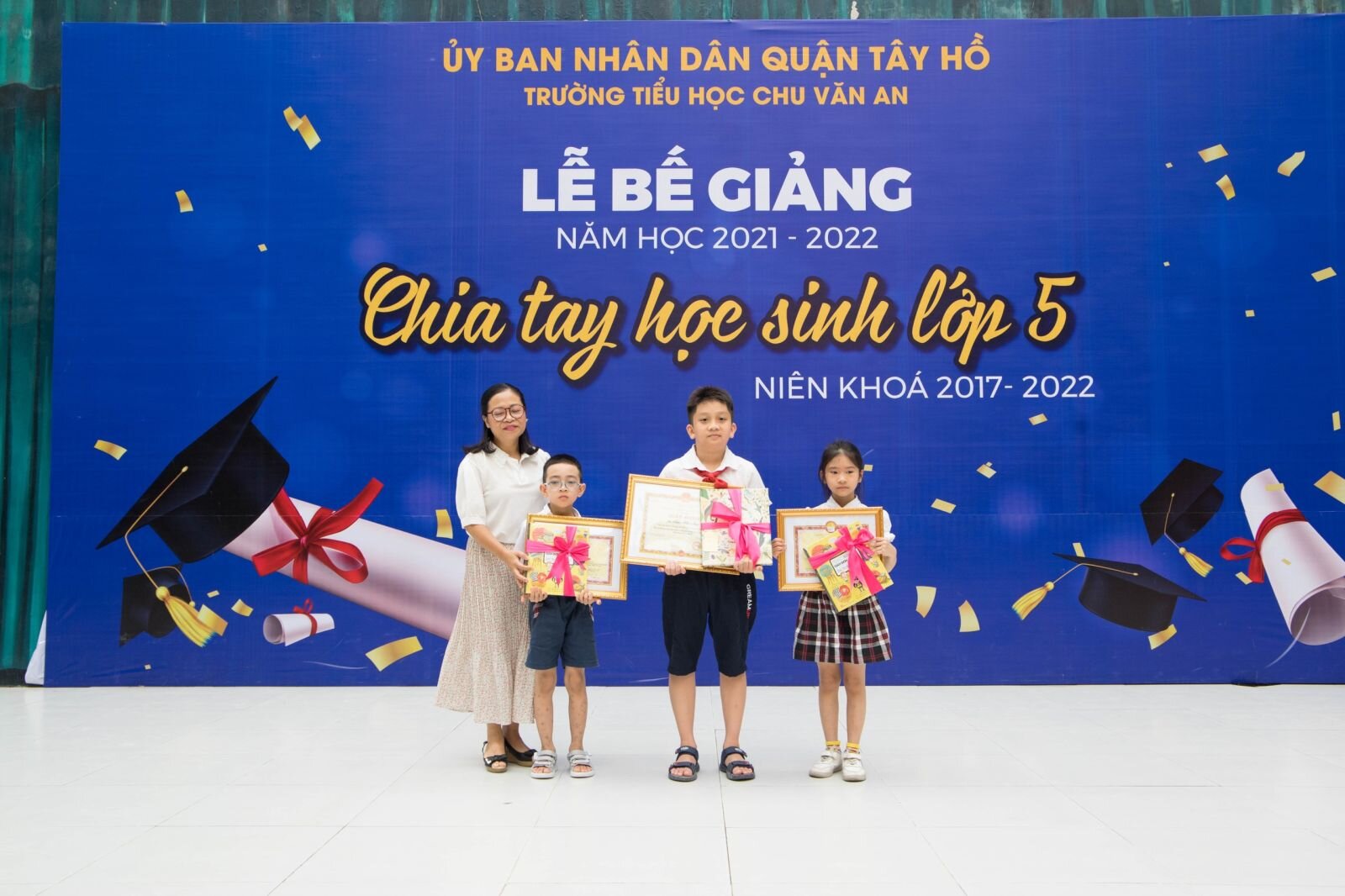 BẾ GIẢNG NĂM HỌC 2021-2022