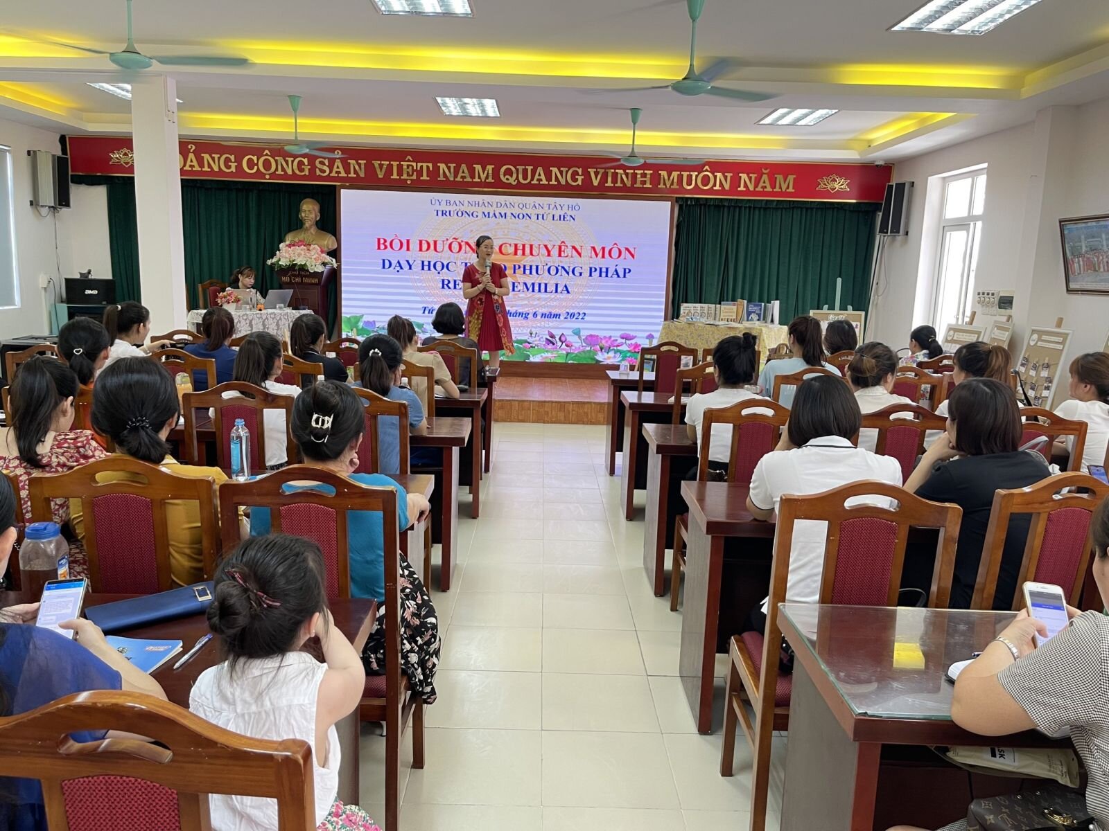 Tổ chức bồi dưỡng chuyên đề “Áp dụng linh hoạt phương pháp Reggio Emilia kết hợp với chương trình giáo dục mầm non của Bộ giáo dục và đào tạo” tại trường mầm non Tứ Liên