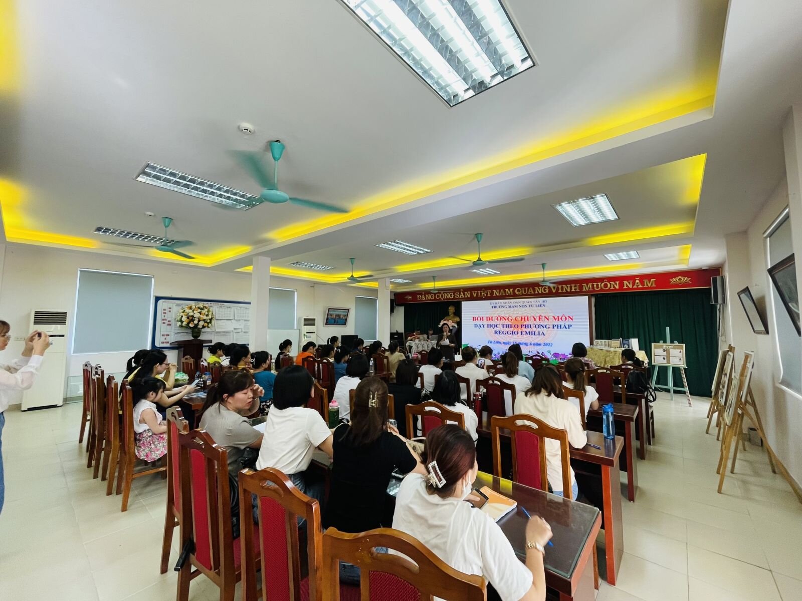 Tổ chức bồi dưỡng chuyên đề “Áp dụng linh hoạt phương pháp Reggio Emilia kết hợp với chương trình giáo dục mầm non của Bộ giáo dục và đào tạo” tại trường mầm non Tứ Liên