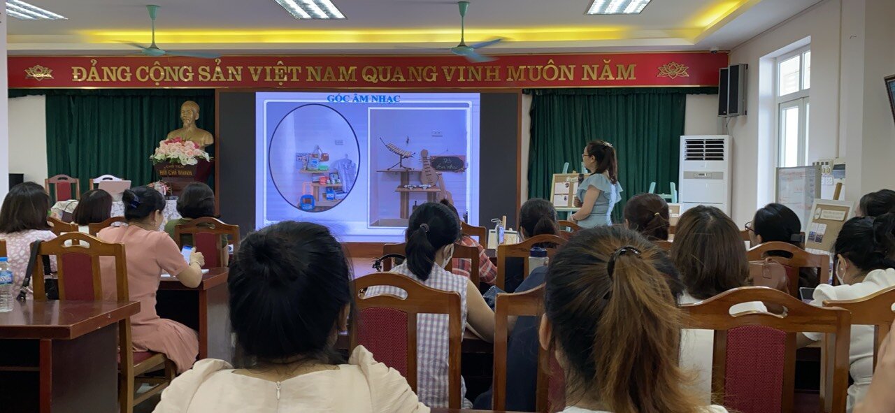 Tổ chức bồi dưỡng chuyên đề “Áp dụng linh hoạt phương pháp Reggio Emilia kết hợp với chương trình giáo dục mầm non của Bộ giáo dục và đào tạo” tại trường mầm non Tứ Liên