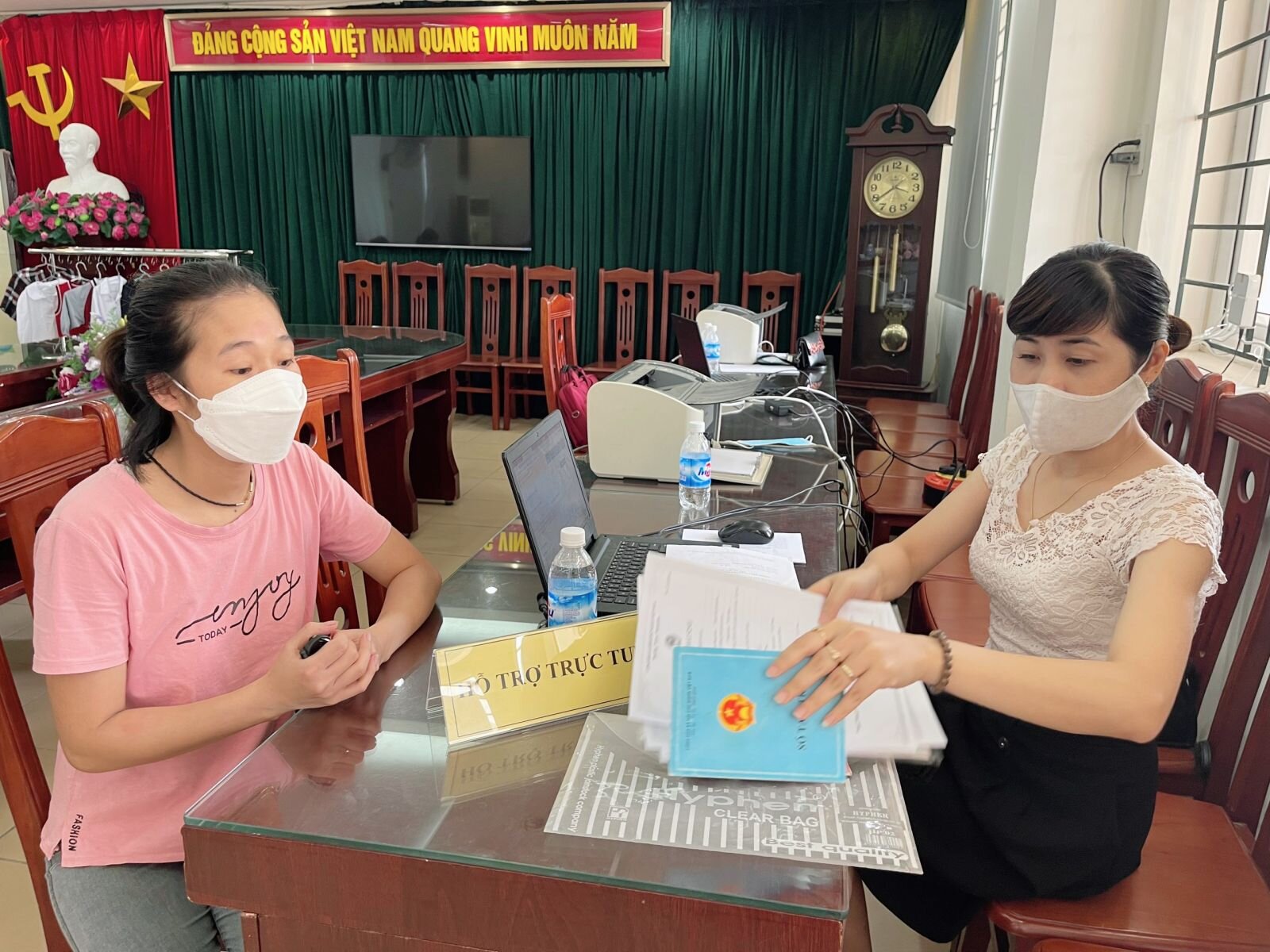 📸 Trường Tiểu học Nhật Tân tích cực hỗ trợ CMHS đăng ký tuyển sinh trực tuyến trong ngày tuyển sinh trực tuyến thứ hai 💕