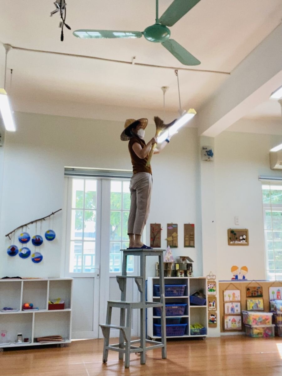 Trường MN Phú Thượng thực hiện tổng vệ sinh, dọn dẹp, chuẩn bị cơ sở vật chất đón trẻ tựu trường năm học 2022-2023