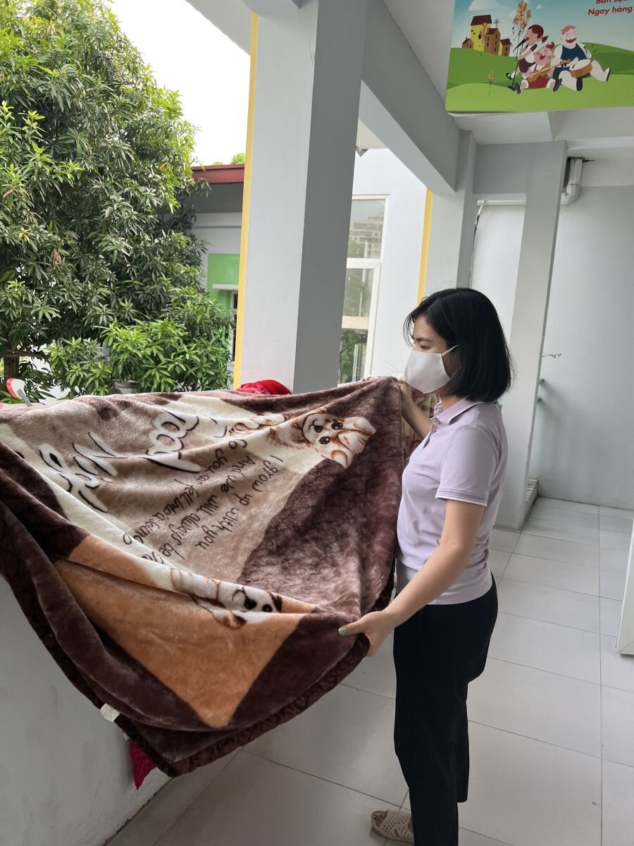 Trường MN Phú Thượng thực hiện tổng vệ sinh, dọn dẹp, chuẩn bị cơ sở vật chất đón trẻ tựu trường năm học 2022-2023