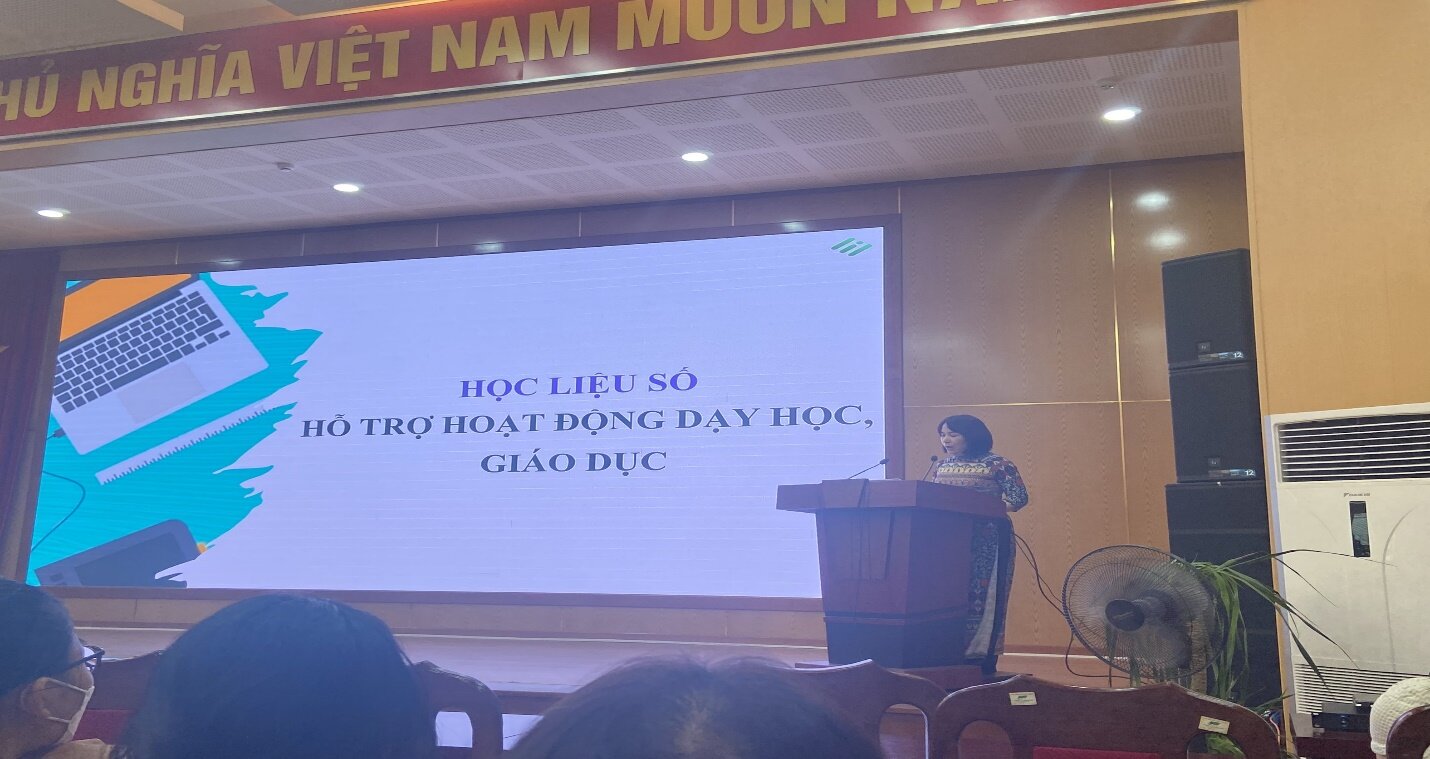 TIỂU HỌC NHẬT TÂN THAM GIA BỒI DƯỠNG KIẾN THỨC: VAI TRÒ CỦA CÔNG NGHỆ THÔNG TIN, HỌC LIỆU SỐ VÀ THIẾT BỊ CÔNG NGHỆ TRONG DẠY HỌC, GIÁO DỤC HỌC SINH TIỂU HỌC.
