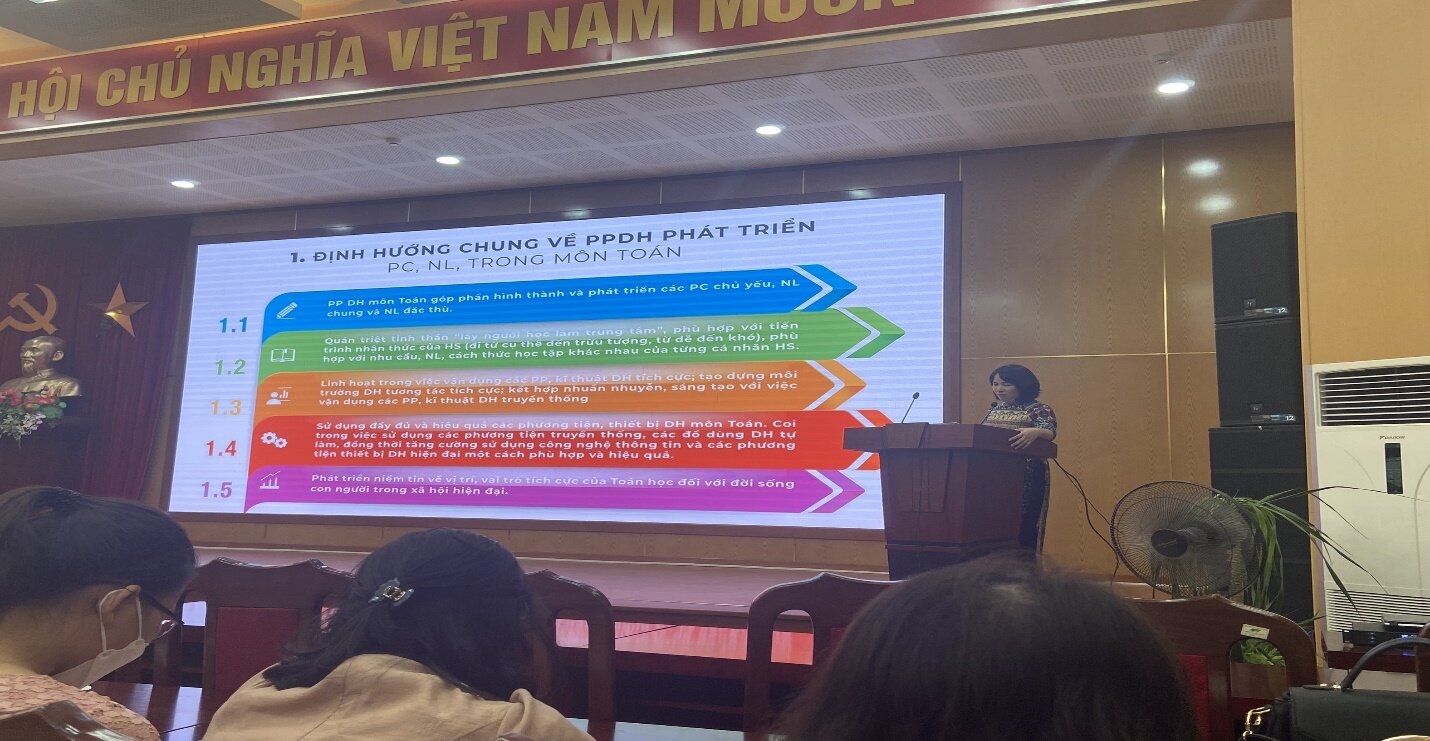 TIỂU HỌC NHẬT TÂN THAM GIA BỒI DƯỠNG KIẾN THỨC: VAI TRÒ CỦA CÔNG NGHỆ THÔNG TIN, HỌC LIỆU SỐ VÀ THIẾT BỊ CÔNG NGHỆ TRONG DẠY HỌC, GIÁO DỤC HỌC SINH TIỂU HỌC.