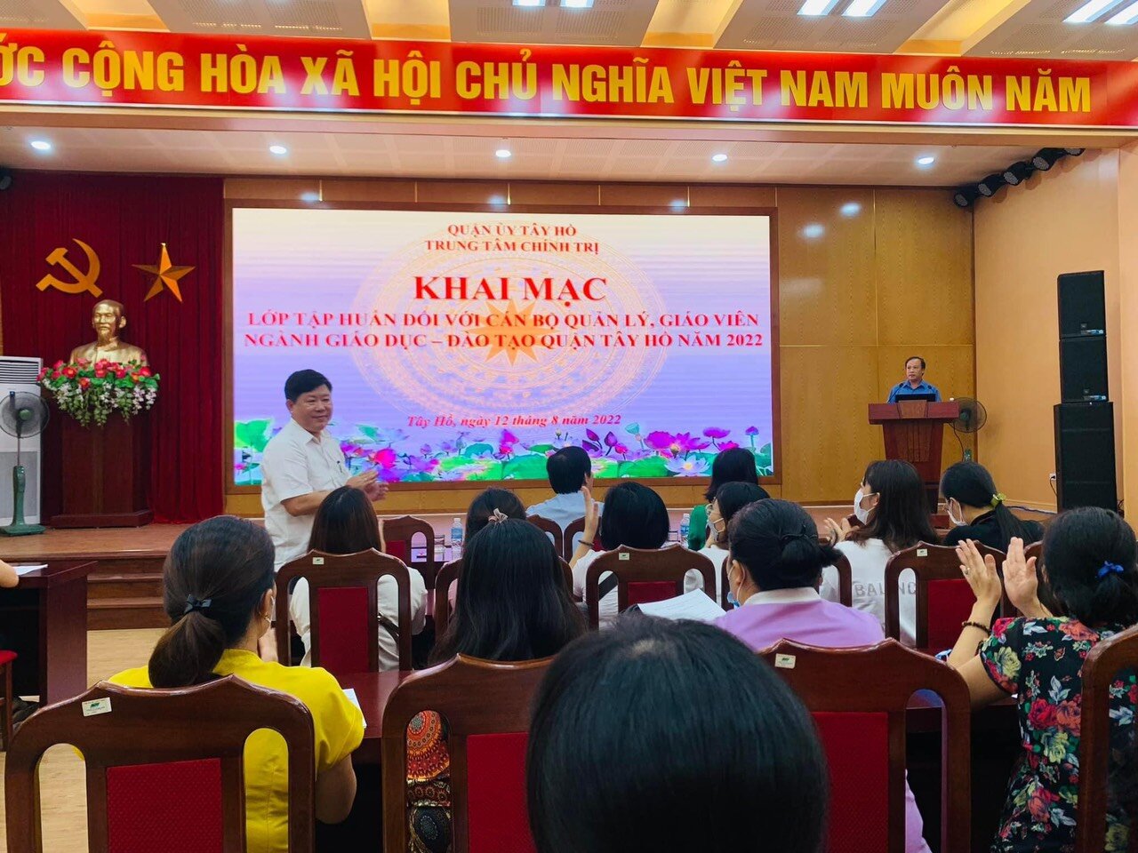 Cán bộ, giáo viên trường Mầm non Tứ Liên tham gia lớp tập huấn, bồi dưỡng chuyên đề 