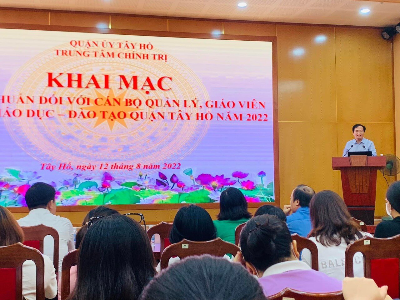 Cán bộ, giáo viên trường Mầm non Tứ Liên tham gia lớp tập huấn, bồi dưỡng chuyên đề 