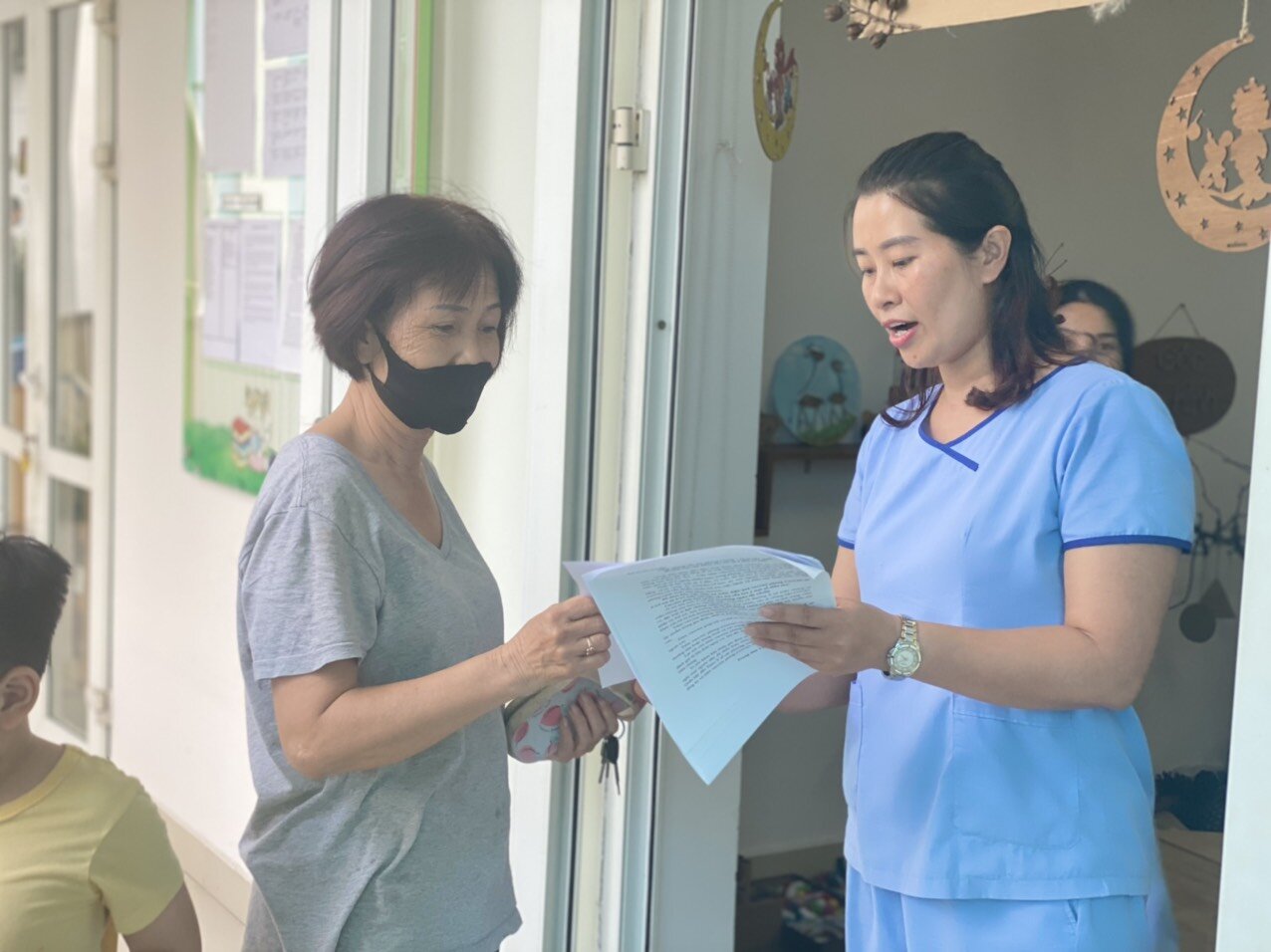 ĐẨY MẠNH CÁC BIỆN PHÁP TUYÊN TRUYỀN, CHUNG TAY ĐẨY NHANH TIẾN ĐỘ TIÊM VẮC XIN PHÒNG, CHỐNG COVID-19 CHO TRẺ 5 TUỔI