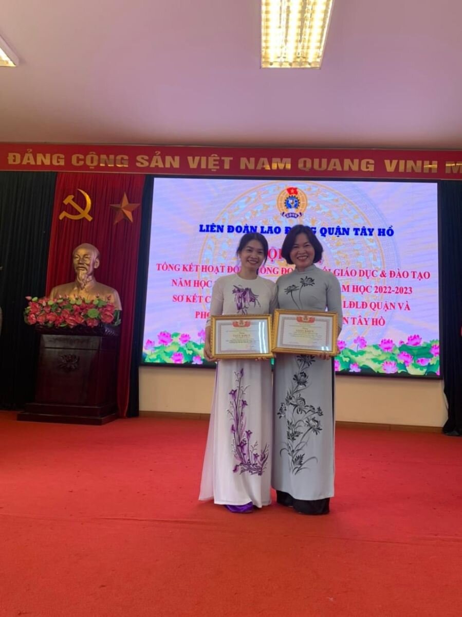 Công đoàn trường mầm non Tứ Liên được LĐLĐ quận Tây Hồ khen thưởng thành tích xuất sắc năm học 2021 - 2022