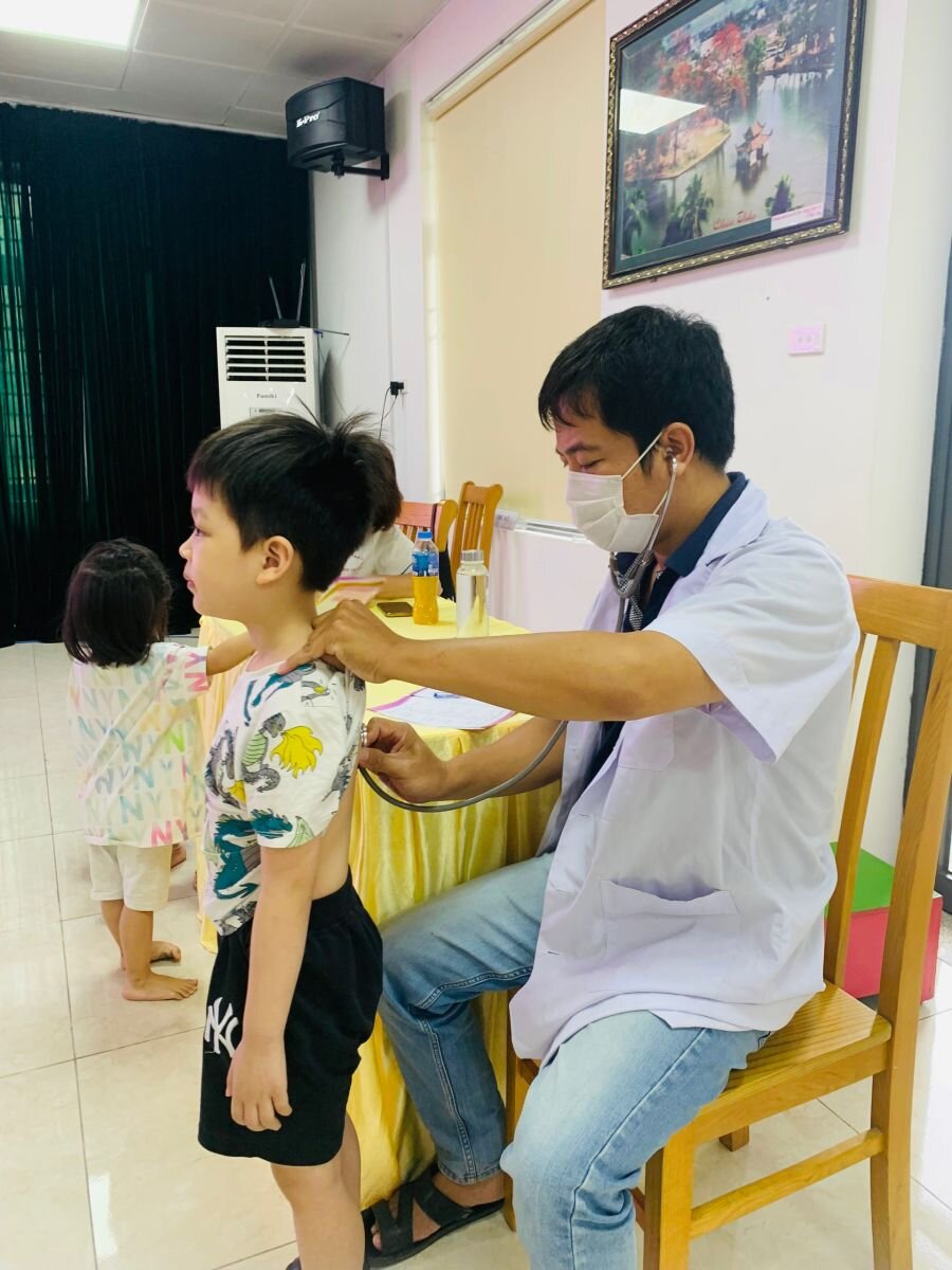 🩺🧑‍⚕️ Trường Mầm non Chu Văn An phối hợp Trung tâm y tế Quận Tây Hồ tổ chức khám sức khỏe định kỳ đầu năm học 2023 -2024