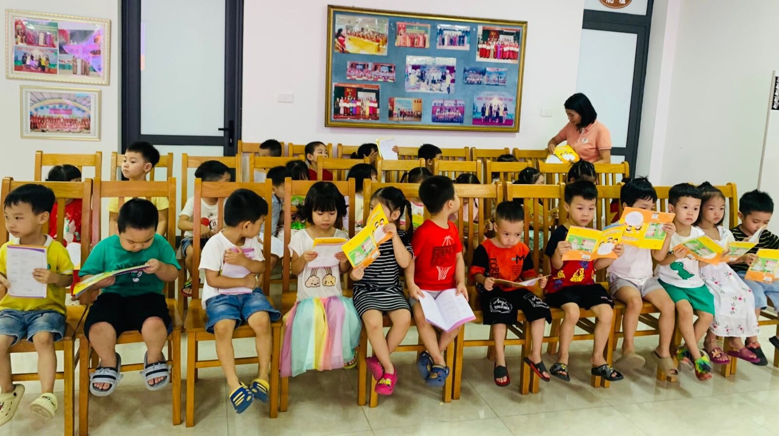 🩺🧑‍⚕️ Trường Mầm non Chu Văn An phối hợp Trung tâm y tế Quận Tây Hồ tổ chức khám sức khỏe định kỳ đầu năm học 2023 -2024