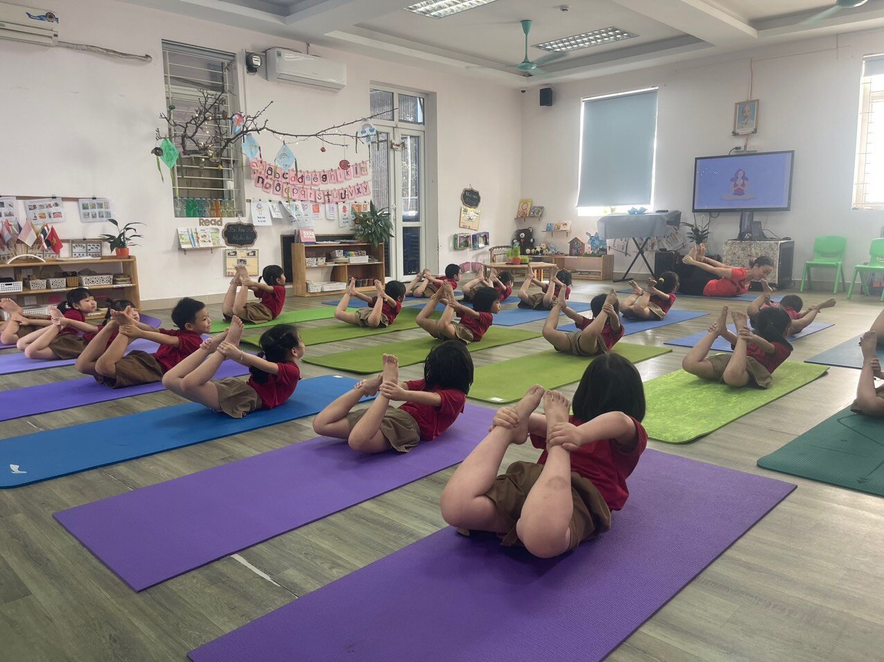 Tập yoga cùng các bé lớp A1 nào !!!